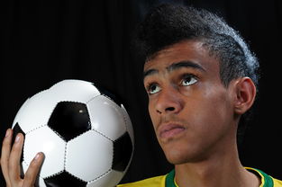 五大联赛门将出球模式变化与球队传导效率关联,门将出来踢球