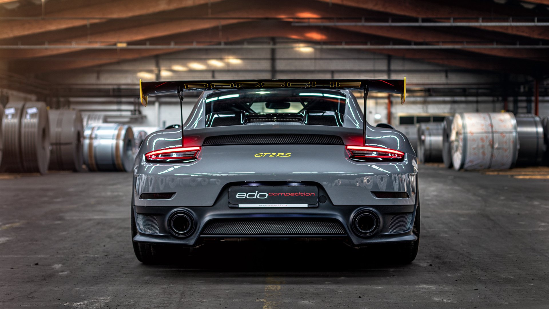 那不勒斯锋线双星配合默契屡建奇功，那不勒斯位置